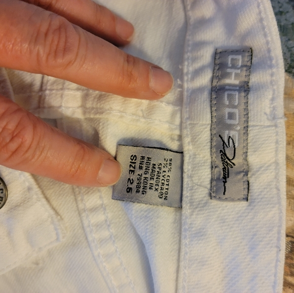 Chico's size 2.5 White denim crop pants - Picture 5 of 6